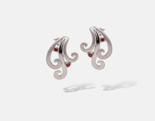 Load image into Gallery viewer, The Wind &amp; Sea Earrings in 925 Sterling Silver | E7809