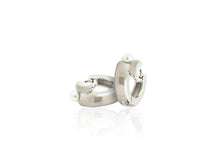 Load image into Gallery viewer, Pearl earrings in sterling silver by Joryel Vera, style E2903