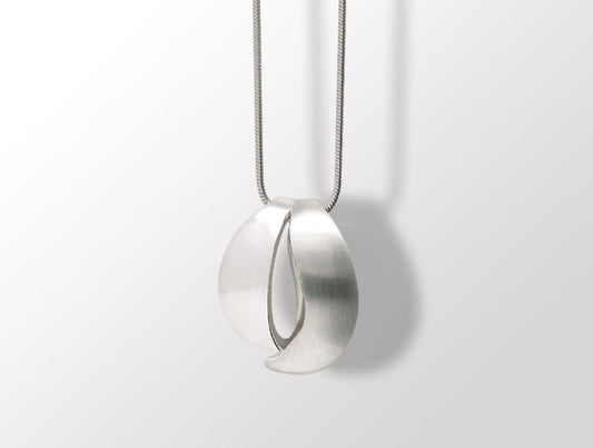 Sterling silver pendant by Joryel Vera, style P4893