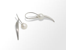 Load image into Gallery viewer, Pearl earrings in sterling silver by Joryel Vera, style E9325 - view 3