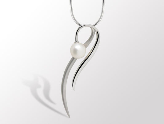Pearl pendant in sterling silver by Joryel Vera, style P7343