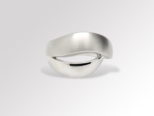 Sterling silver ring by Joryel Vera, style R4801