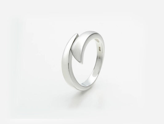 Sterling silver ring by Joryel Vera, style R5165