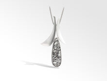 Load image into Gallery viewer, Quartz pendant in sterling silver by Joryel Vera, style P7357