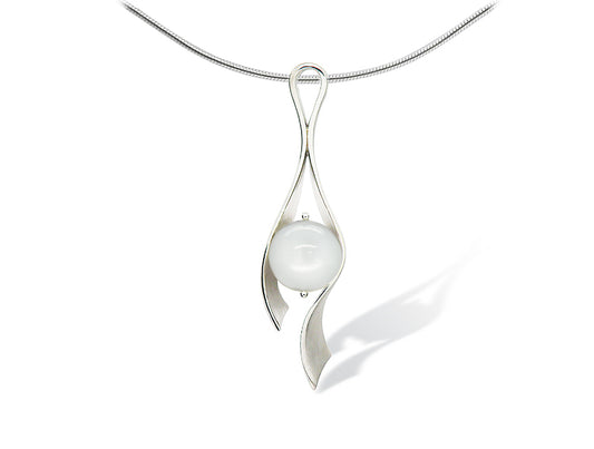 Labradorite and Lapis Lazuli pendant in sterling silver by Joryel Vera, style P6131