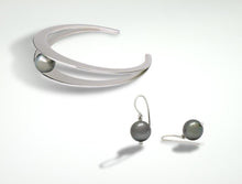 Load image into Gallery viewer, Black Pearl jewelry set in sterling silver by Joryel Vera
