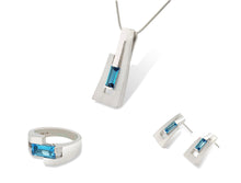 Load image into Gallery viewer, Garnet and Green Quartz jewelry set in sterling silver by Joryel Vera