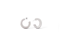 Load image into Gallery viewer, E7951 SILVER HOOP EARRING