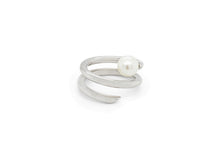 Load image into Gallery viewer, Cultured Pearl ring in sterling silver by Joryel Vera, style R3968 - view 2