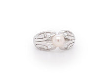 Load image into Gallery viewer, Pearl ring in sterling silver by Joryel Vera, style R4581