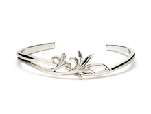 Load image into Gallery viewer, Sterling silver bracelet by Joryel Vera, style B2898