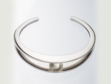 Load image into Gallery viewer, Yellow Pearl bracelet in sterling silver by Joryel Vera, style B1969 - view 3