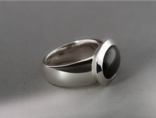 Load image into Gallery viewer, Black Onyx and Carnelian ring in sterling silver by Joryel Vera, style R4726