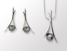Load image into Gallery viewer, Black Pearl jewelry set in sterling silver by Joryel Vera