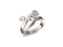Load image into Gallery viewer, Sterling silver ring by Joryel Vera, style R6102