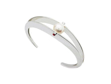 Load image into Gallery viewer, Blue Topaz and Cultured Pearl bracelet in sterling silver by Joryel Vera, style B3108 - view 2