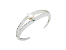 Load image into Gallery viewer, Blue Topaz and Cultured Pearl bracelet in sterling silver by Joryel Vera, style B3108