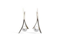 Load image into Gallery viewer, Pearl jewelry set in sterling silver by Joryel Vera - view 2
