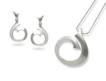 Load image into Gallery viewer, Sterling silver jewelry set by Joryel Vera - view 2