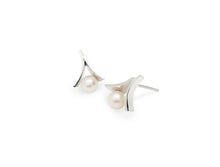 Load image into Gallery viewer, Pearl earrings in sterling silver by Joryel Vera, style E9313